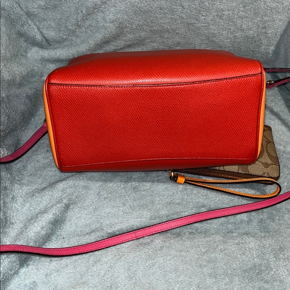 Colorful Coach Set - Picture 4 of 13